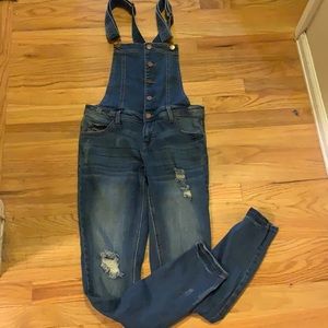 Size small overall Jeans skinny leg.